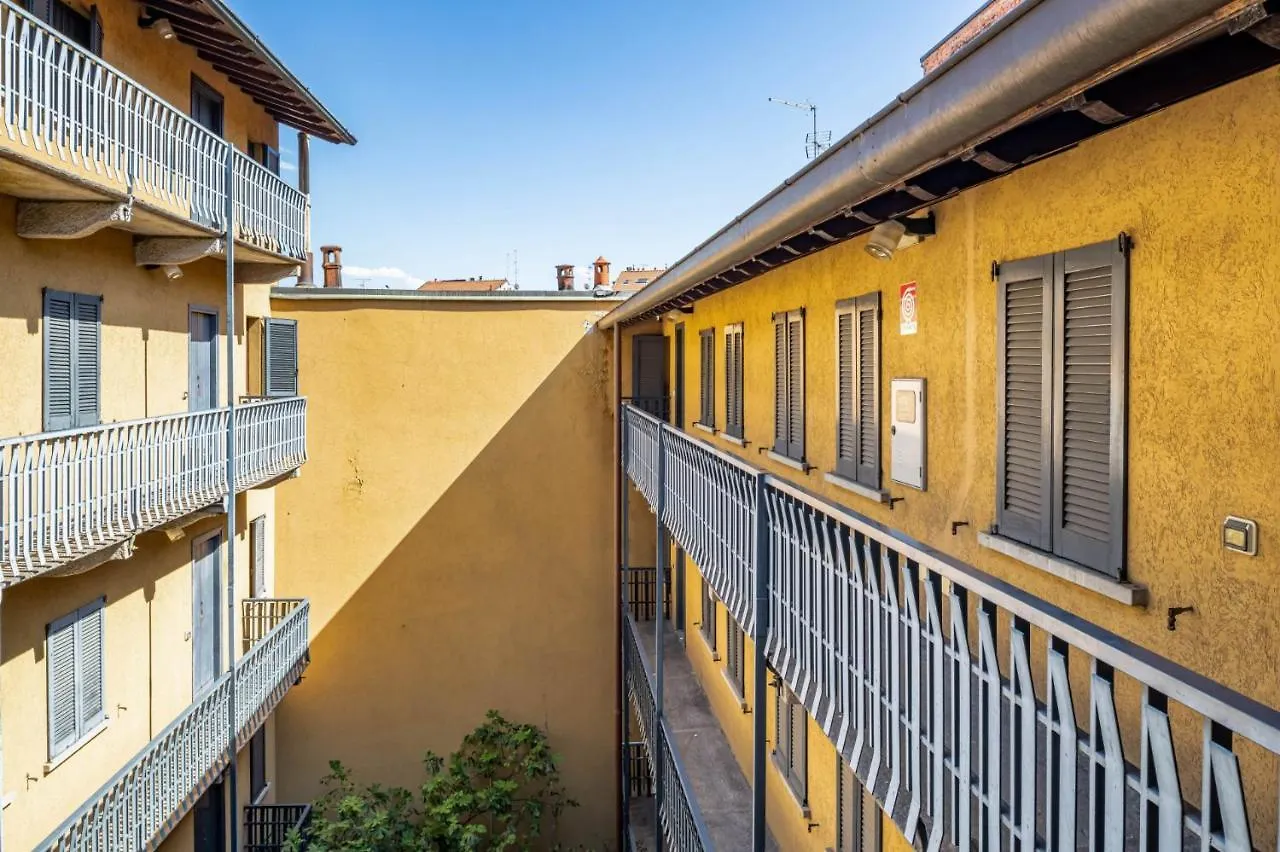 Easylife - Romantico Appartamento Sulla Darsena contacts