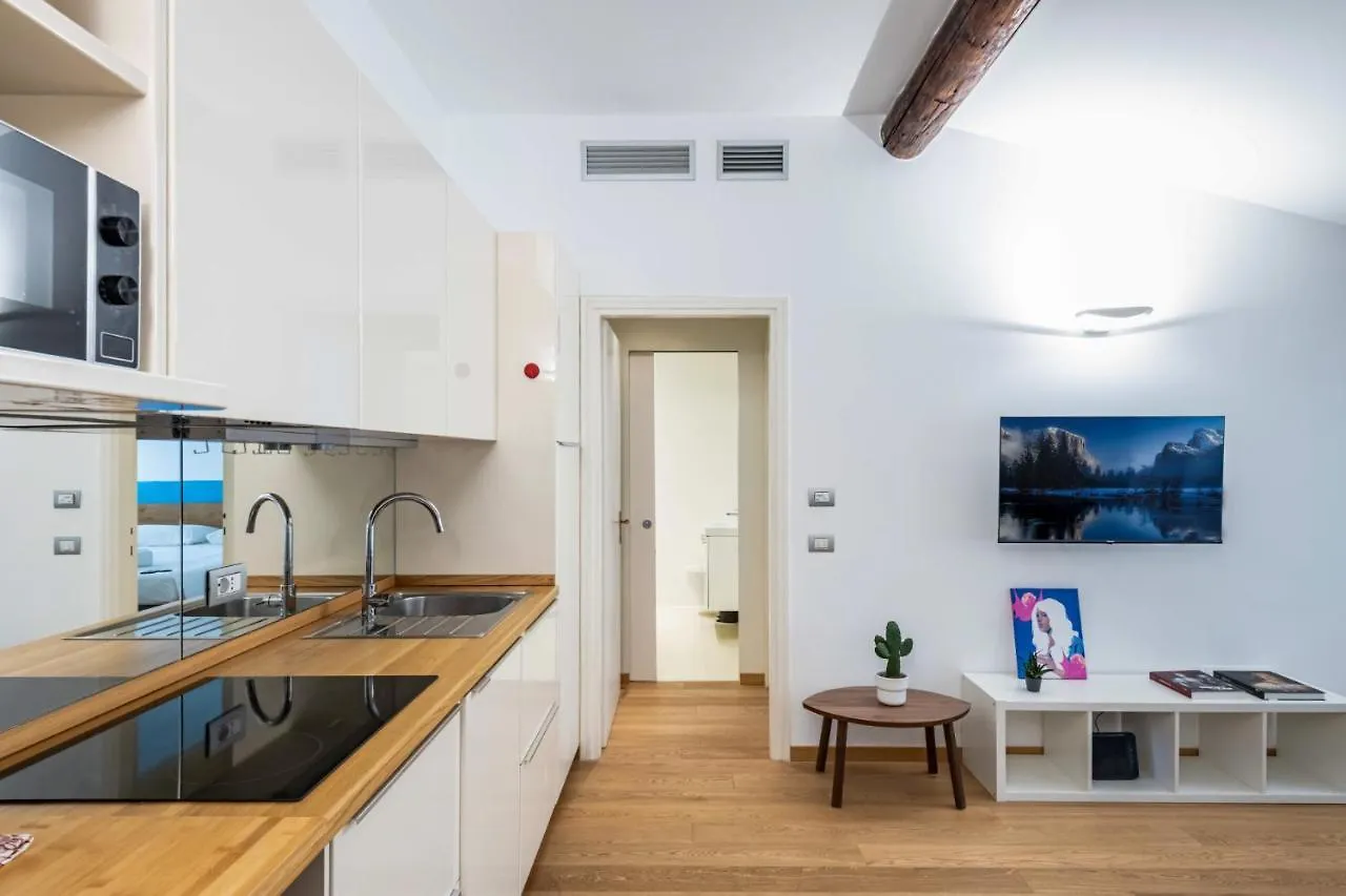 Easylife - Romantico Appartamento Sulla Darsena Milan 0*,  Italy